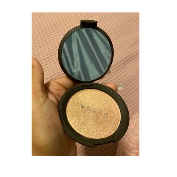 🌵~ BECCA Shimmering Skin Perfector highlighter ✨ - Picture 2 of 3
